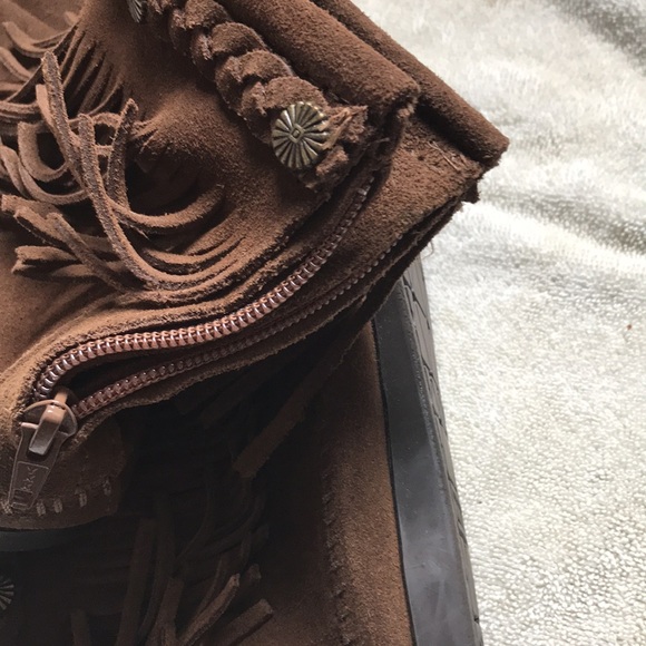 Minnetonka booties with fringe - Picture 3 of 4